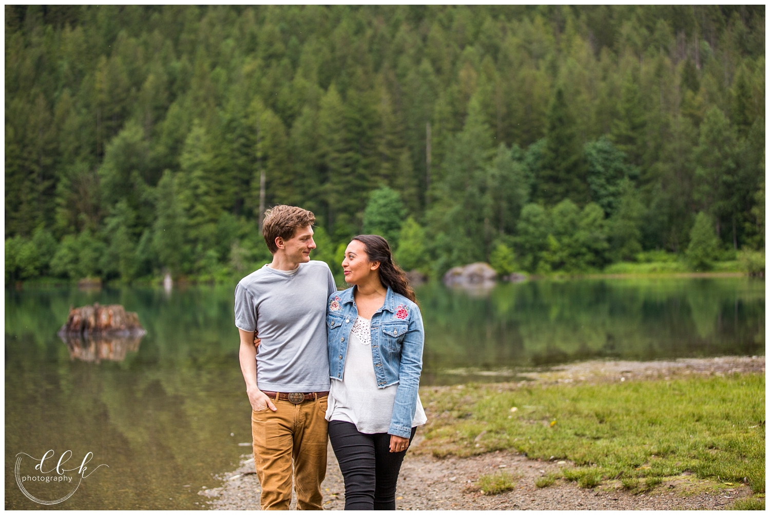 couple walks arm in arm along the water at Rattlesnake Lake