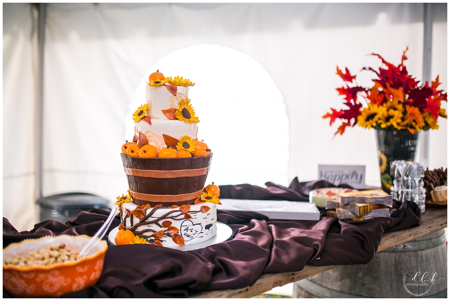 fall-themed wedding cake at Filigree Farm