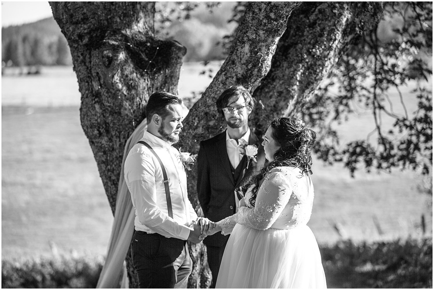 Intimate mountain cabin wedding ceremony | Colorado Springs wedding photographer