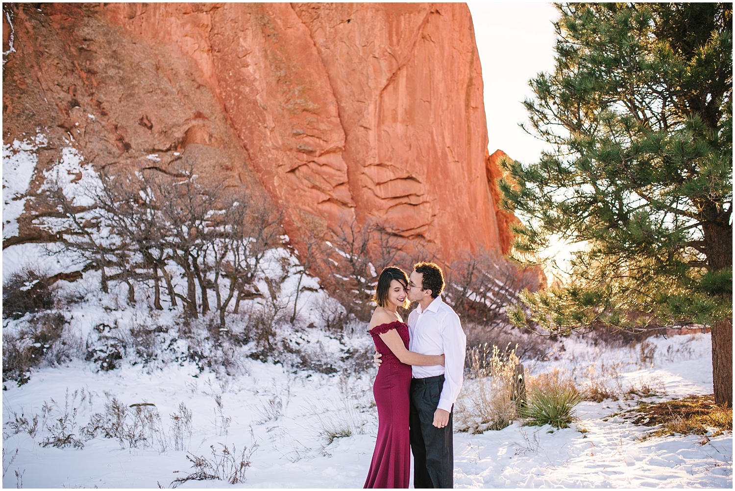 winter Garden of the Gods engagement photos in the snow