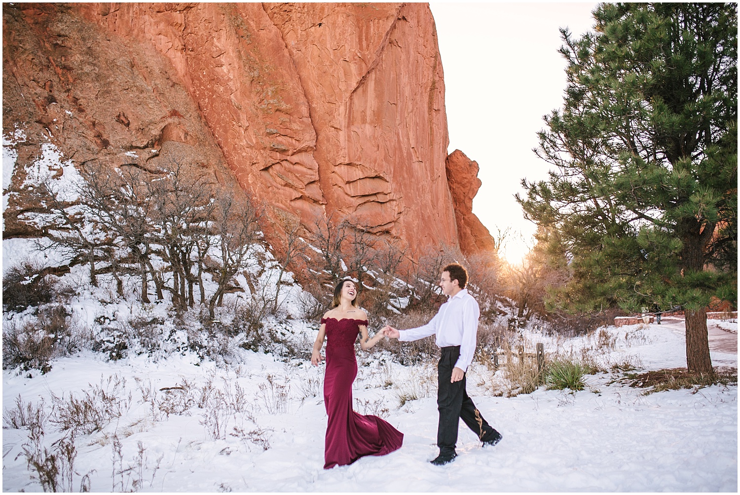 winter Garden of the Gods engagement photos in the snow