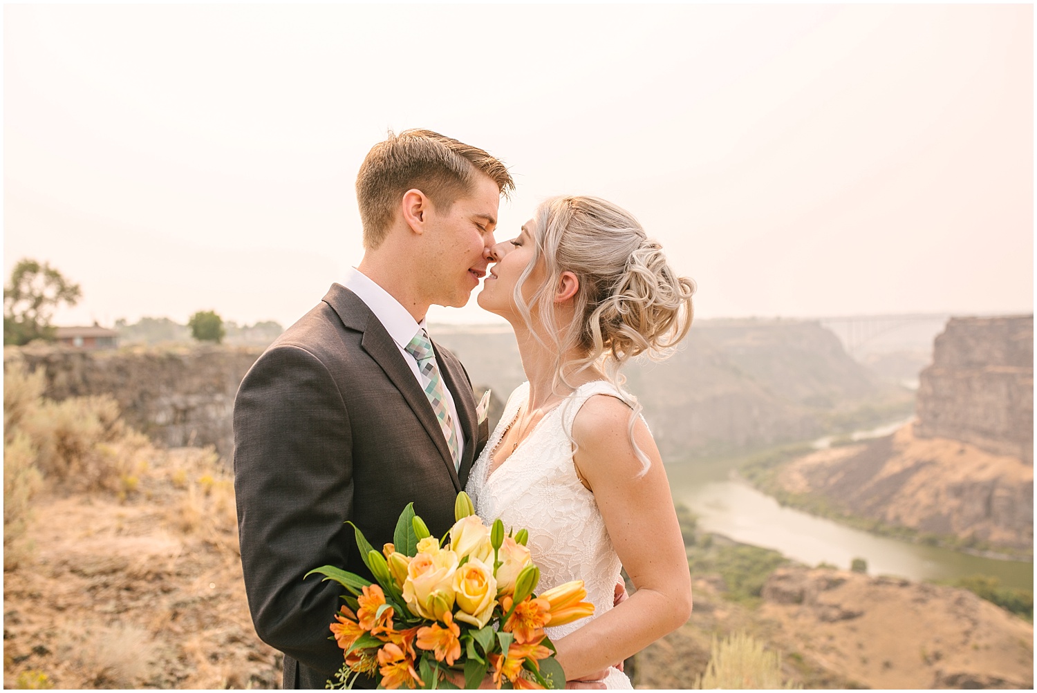 Twin Falls Idaho wedding photos overlooking Snake River Canyon