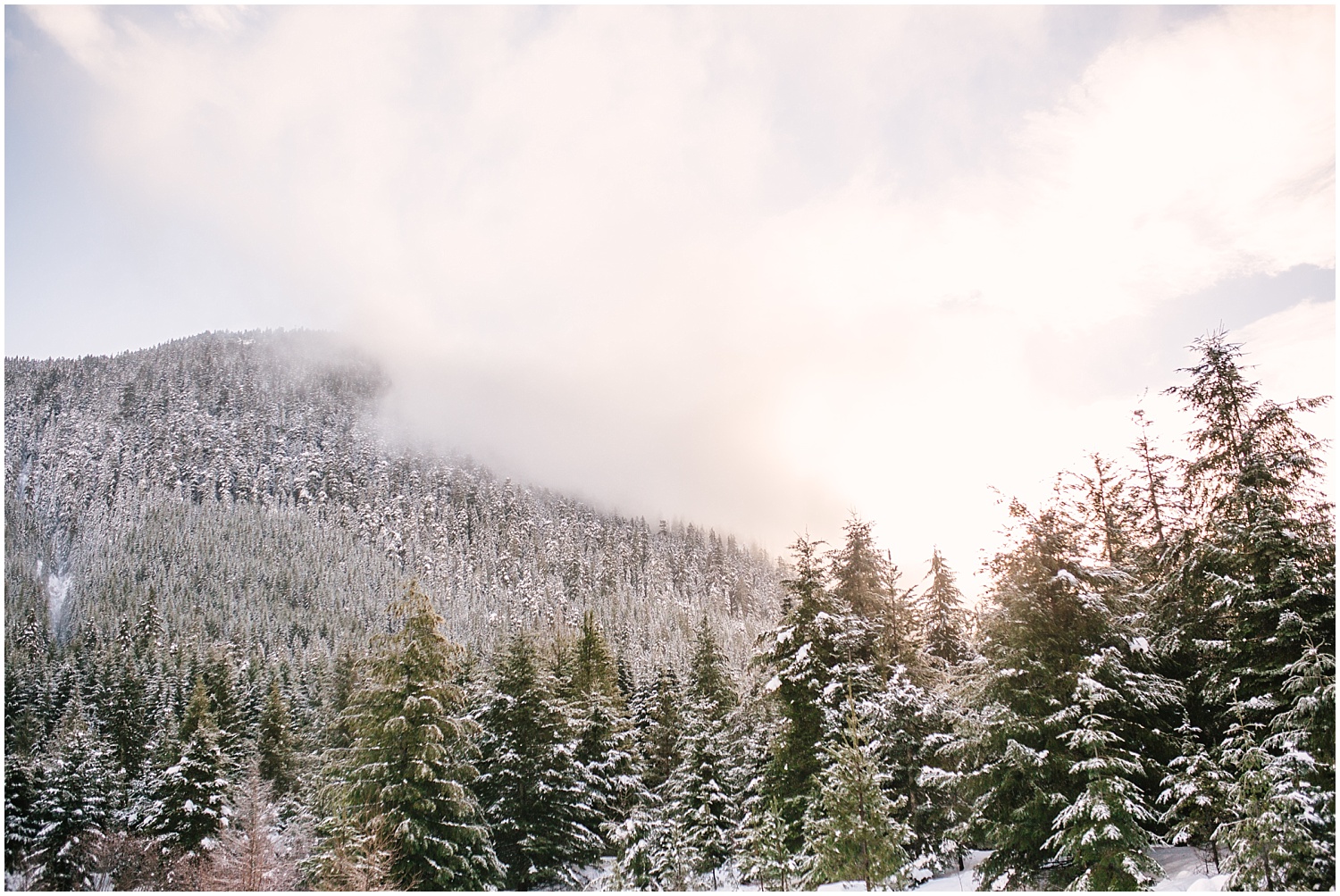Snowy Winter Engagement Pictures at Snoqualmie Pass