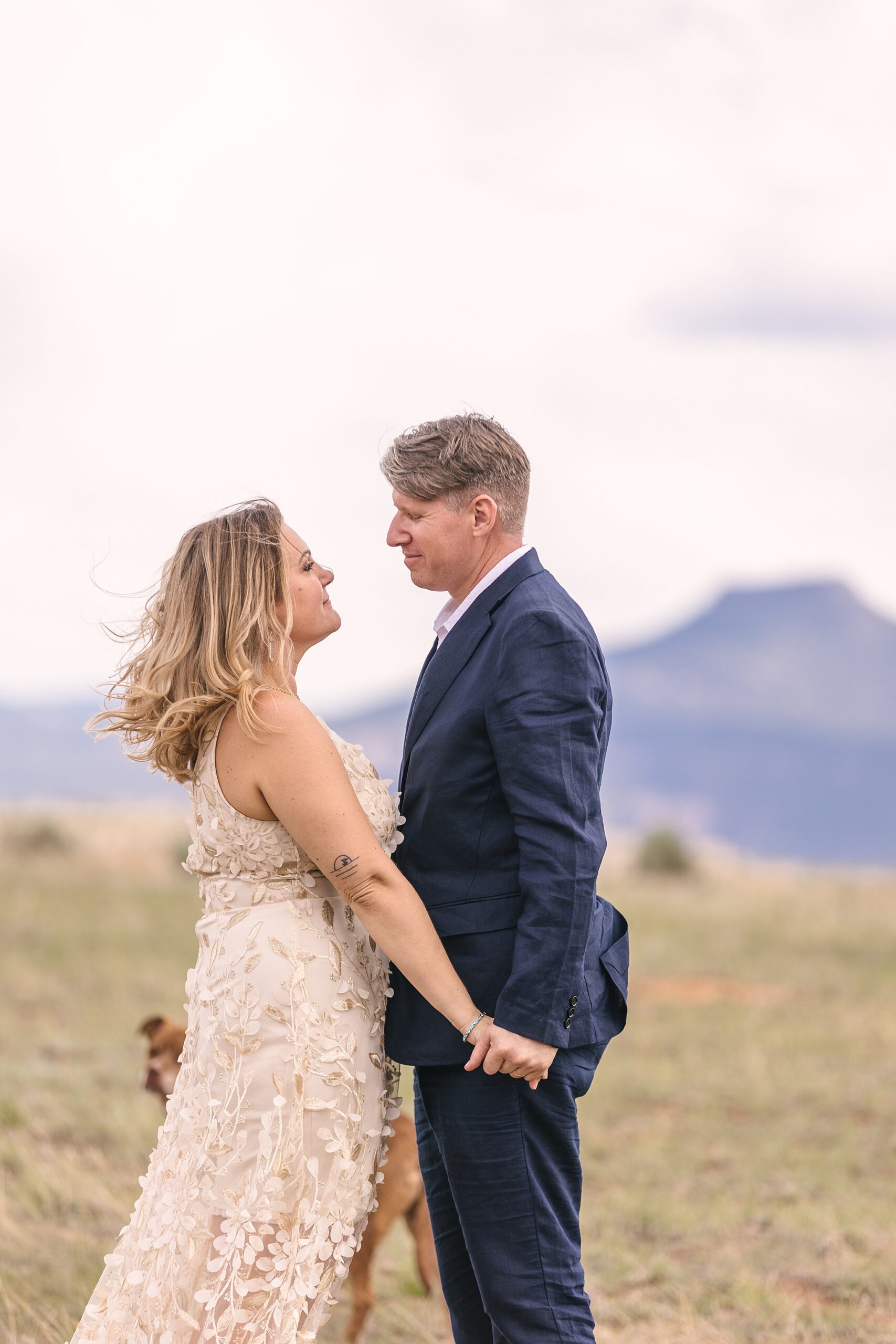 wedding couple in front of the mesa Pedernal in Abiquiu New Mexico