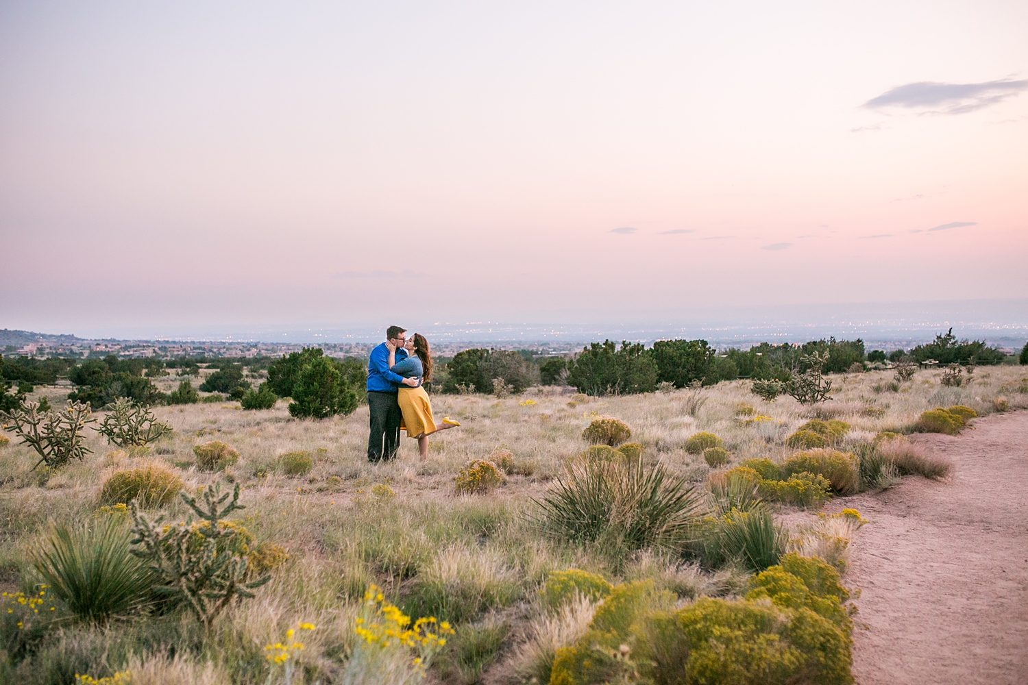 Style tips for amazing engagement pictures: coordinate your colors.