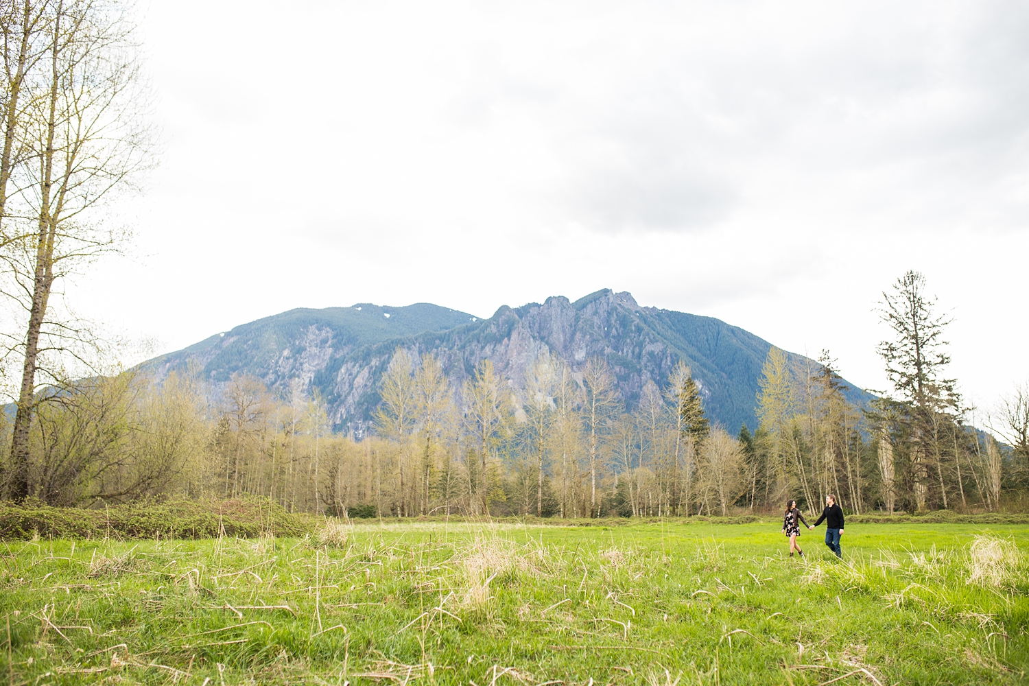 Choosing the location for your engagement pictures: mountain locations.