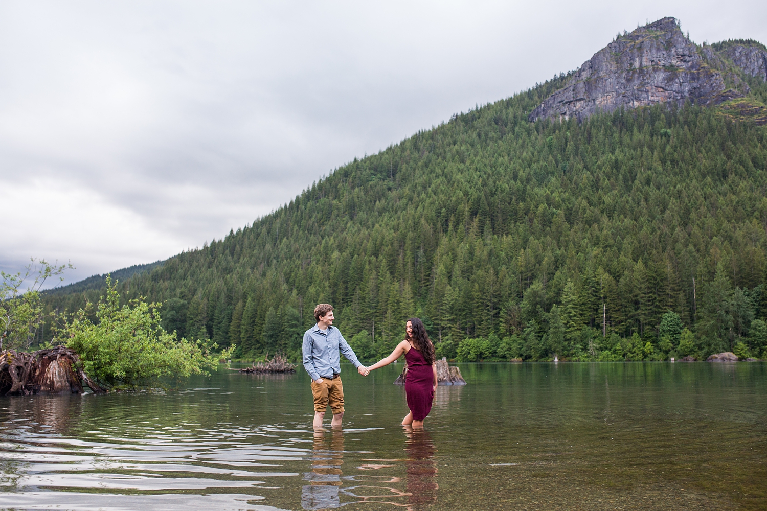 Tips for choosing the location for your engagement pictures: head to water.
