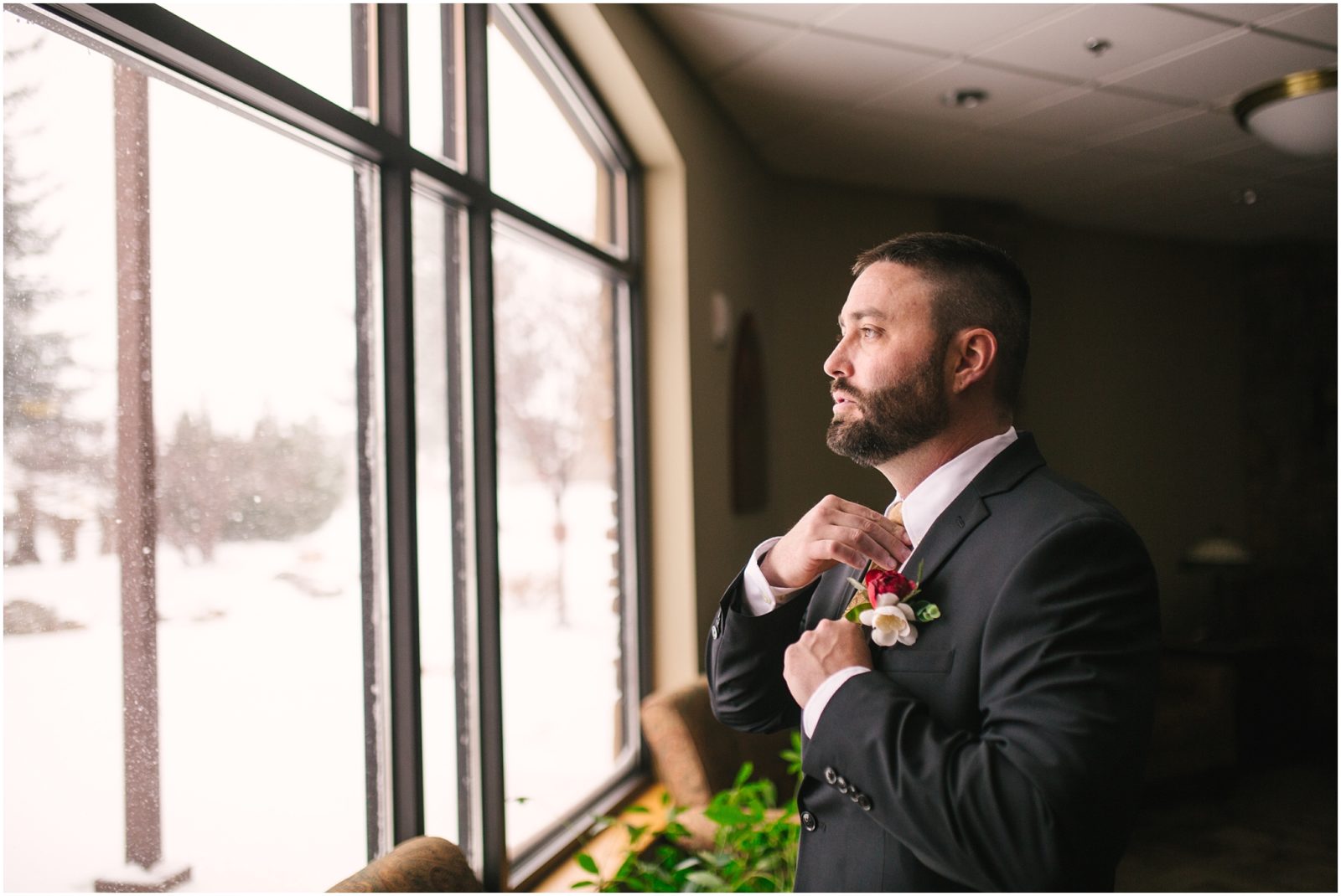 Winter Wedding At Arrowhead Golf Club Denver Wedding Photographer   Arrowhead Golf Course Winter Wedding Photos 8 1600x1070 